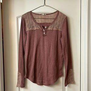 Mauve thermal, size medium. Great used condition.